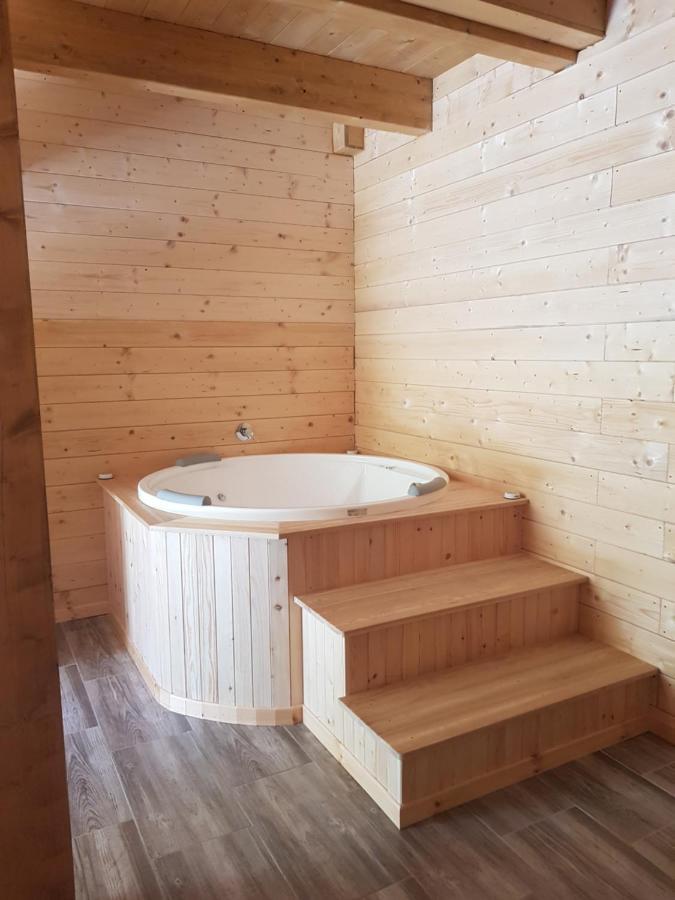 Lorica Suite Lago Luaran gambar