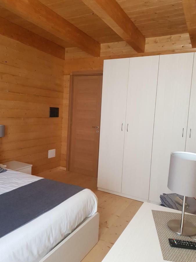 Lorica Suite Lago Luaran gambar