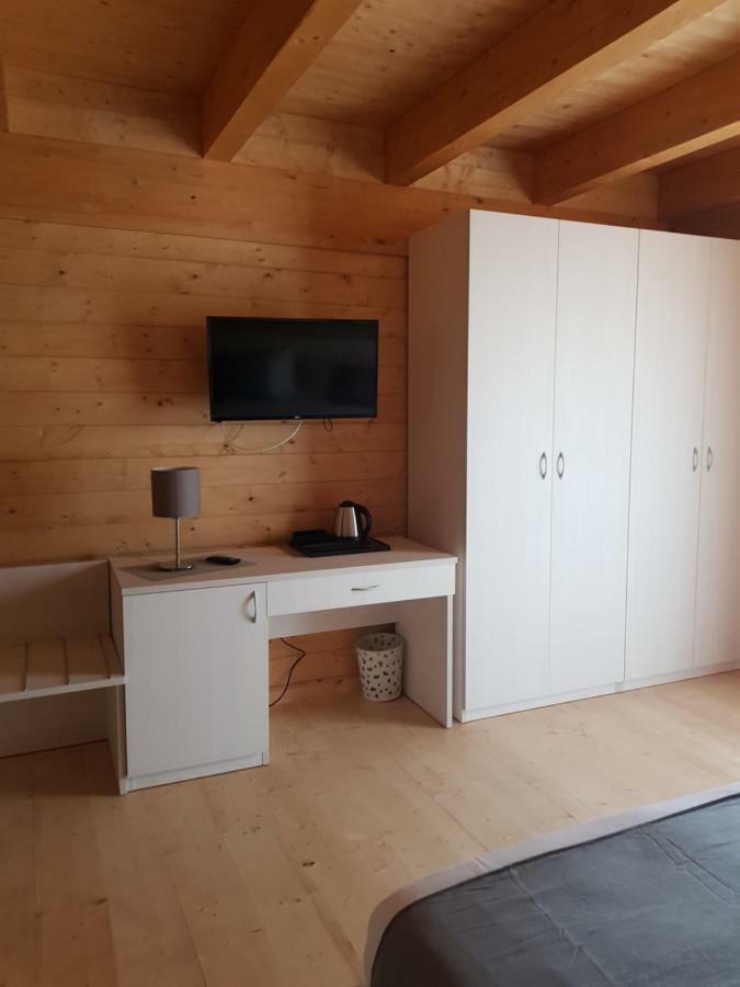 Lorica Suite Lago Luaran gambar